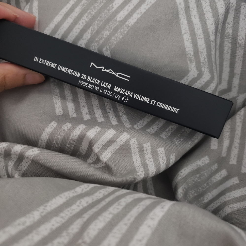 Mascara - Picture 2 of 2